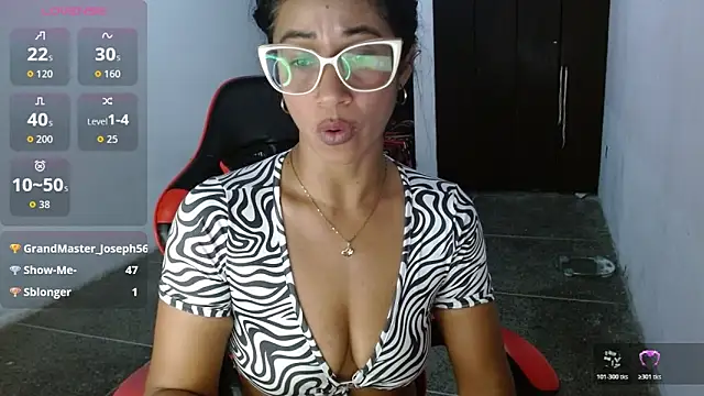 Emiliklauss22 live cam on StripChat