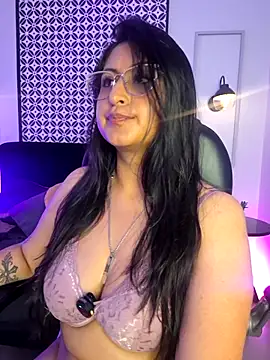 Amber_gold_ live cam on StripChat