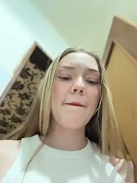 MilaMoone webcam