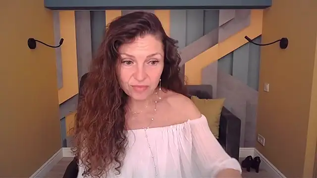 EllaLong webcam