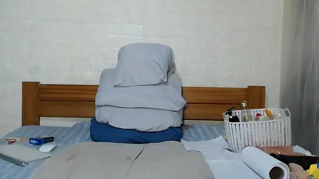awild_kitten live cam on StripChat