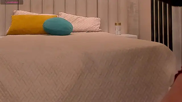AmbarJames_ webcam