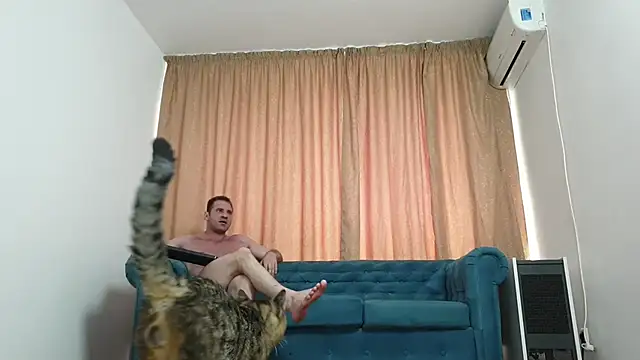 BLOND_GOD webcam