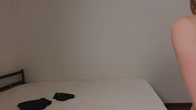 BellaLind_ webcam
