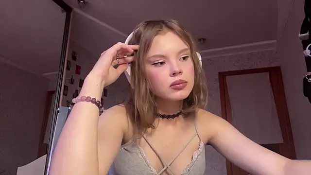 Vivienneyourdream webcam