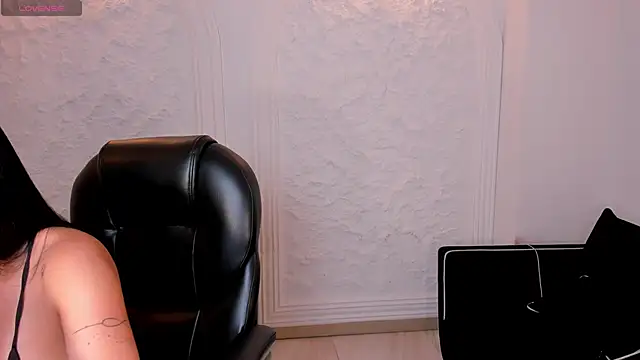 MollyJones_ webcam