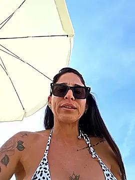 sexy7883 (F milf) - Beach@panties off sul lettino