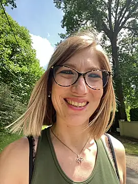 blondie-27 (F young) - Je te montre mes seins