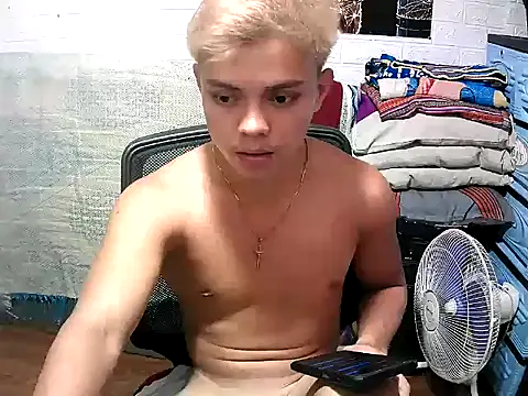 Theboy_cummerx69 webcam