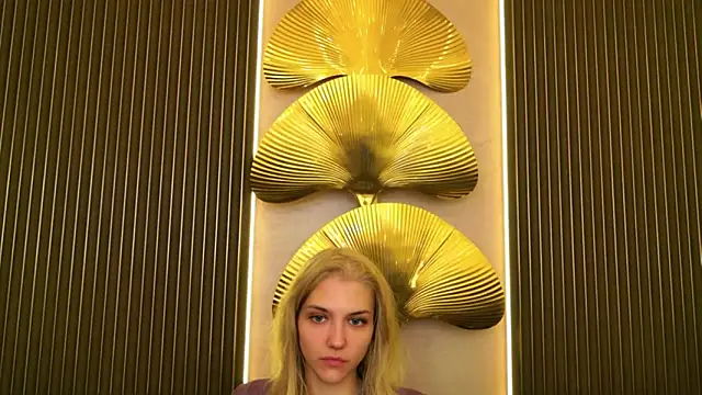 4example_Chloe webcam