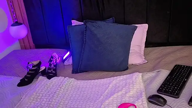 LiaMonroee_ webcam