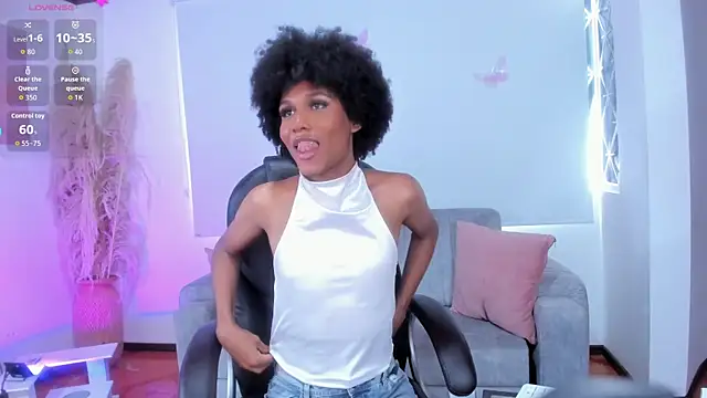 NaomiSaenz_ webcam