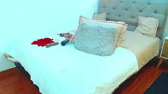 sasi_luna live cam on StripChat