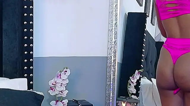 EbonyCoWorker live cam on StripChat