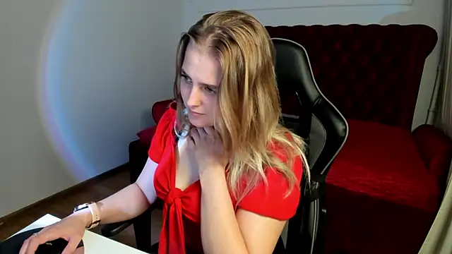 EllaBells live cam on StripChat