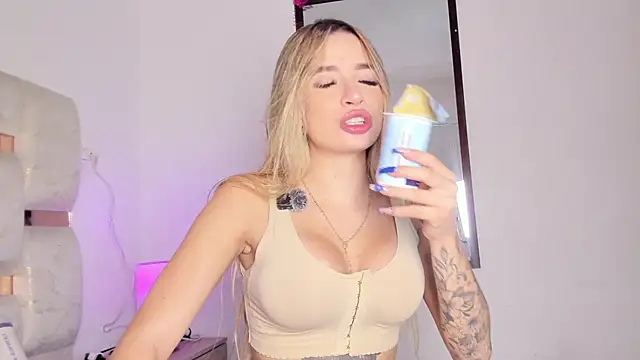 Lola_Blondie