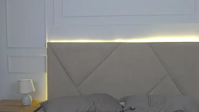 ArianaMilss webcam