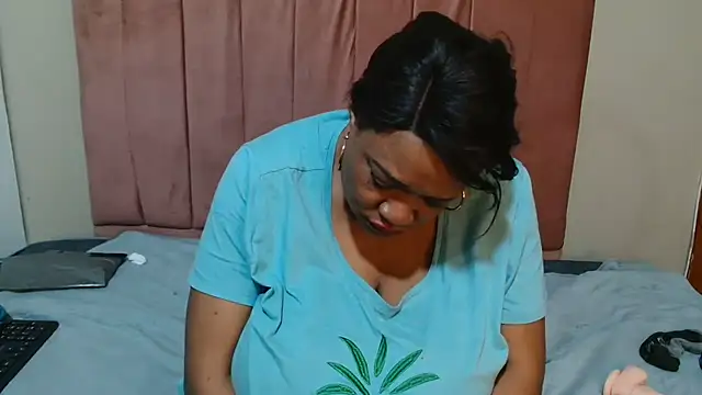 BUSTYQUEEN56_ webcam