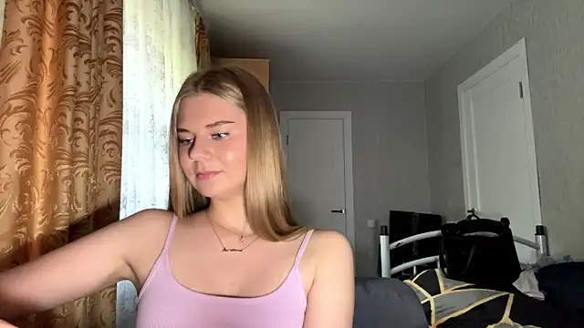 HoneysPiee webcam