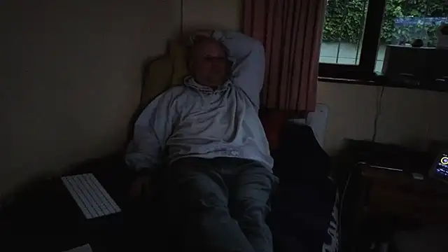 DaddyCumBumZA webcam