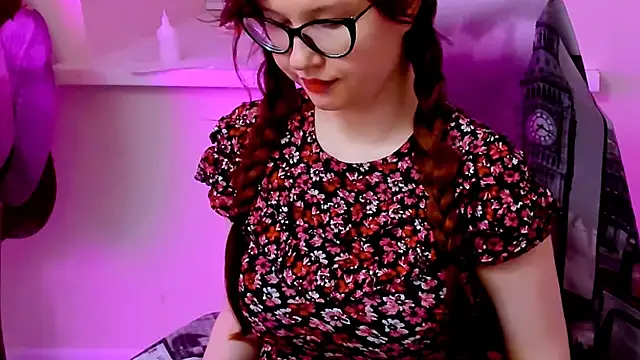 CarolGiggly webcam
