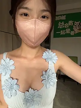 gougou13 live sex cam