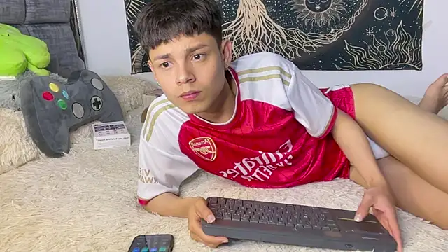 andy_belier23 (M twink) - suck the dildo