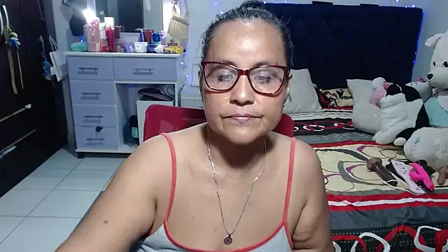 pervert_mommy_ live cam on StripChat