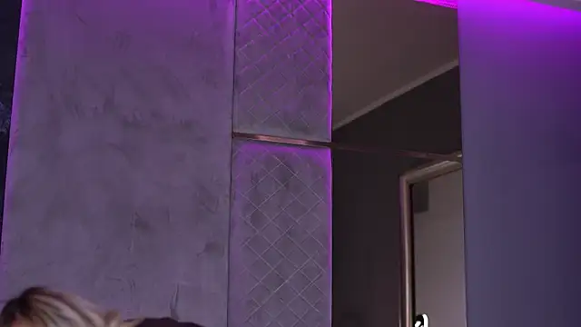 SelenaFrost webcam