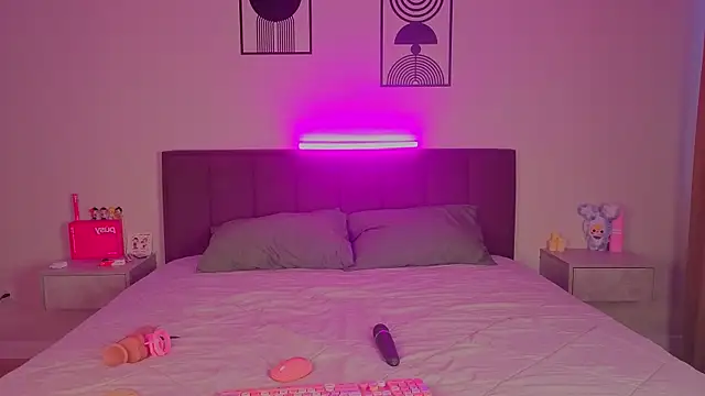 Olivia-Pink webcam