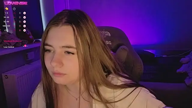 AmeliaMiles webcam