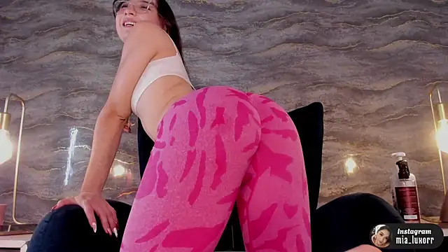 Mia_Luxor webcam
