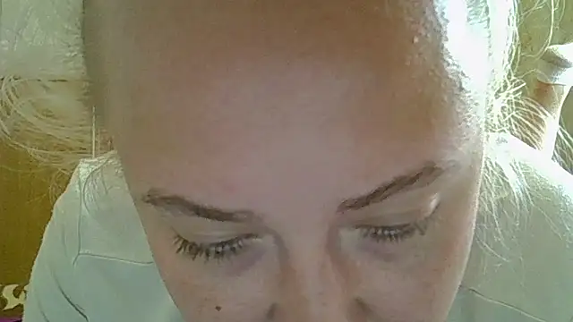 CurvyWild_Lady30 webcam