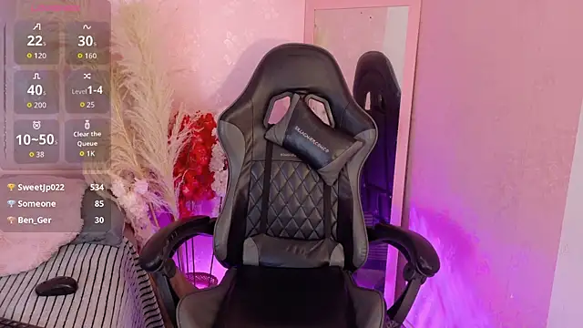Emily_Roussee webcam