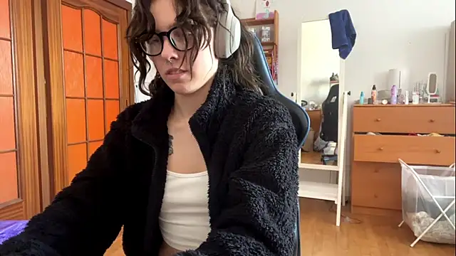 PillowPeachX webcam