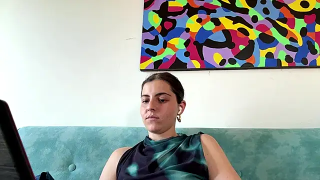 MarisaKomar webcam