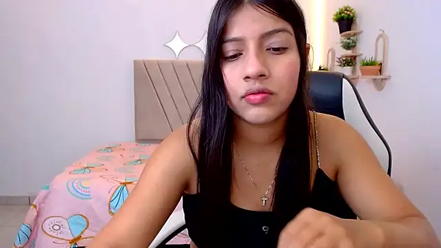 zara_cute (F teen) - show tits
