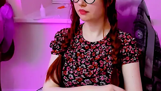 CarolGiggly webcam