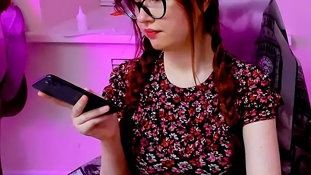 CarolGiggly webcam