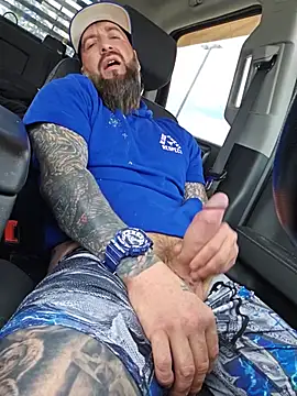 beardedtattood (Ask my age) - Rip my pants off me 😈😈😈