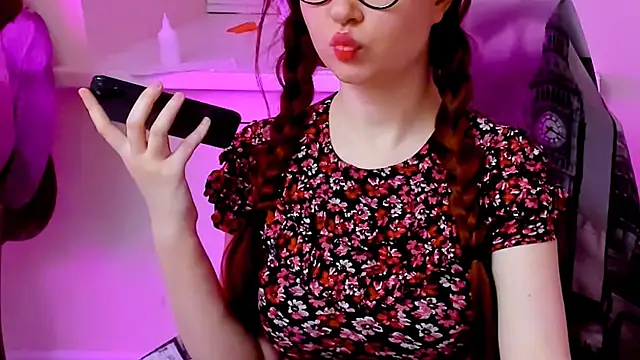 CarolGiggly webcam