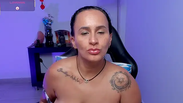 Sara_Charmy live cam on StripChat
