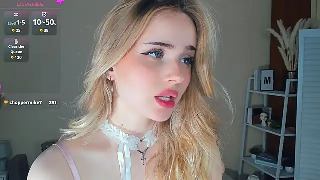 PorcelainBun live sex cam