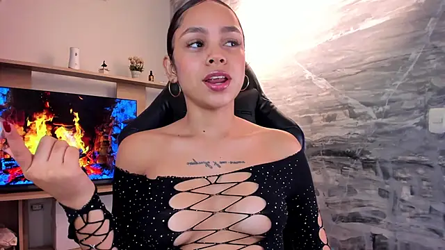 CarolineFyre webcam