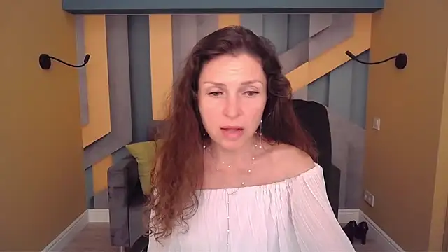 EllaLong webcam