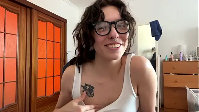 PillowPeachX webcam