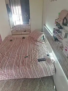 SweetSun69 webcam