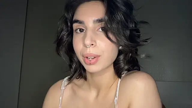 JessiaRuezga live cam on StripChat