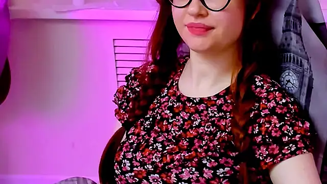CarolGiggly live cam on StripChat