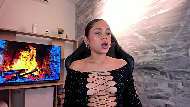 CarolineFyre webcam